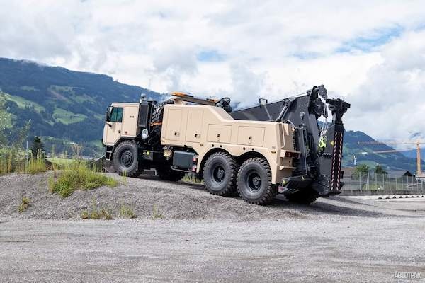 Tatra отправили в пески