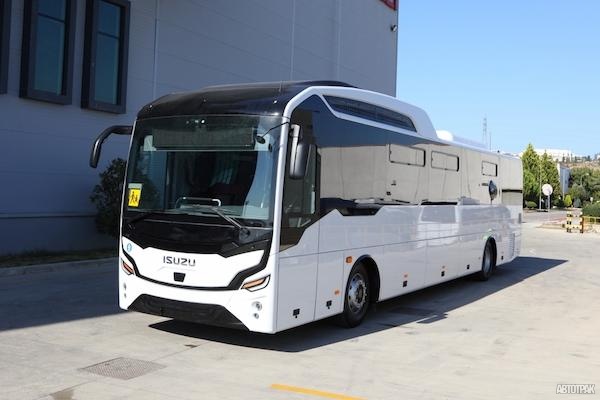Автобусы Isuzu дефилируют в Европе