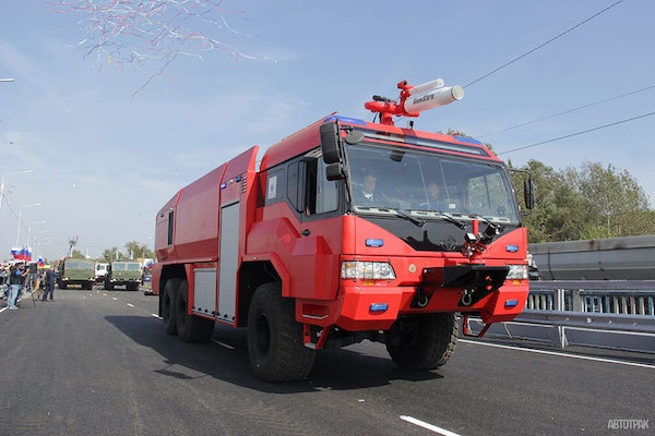 Брянский автозавод представил новую пожарную машину для аэродромов