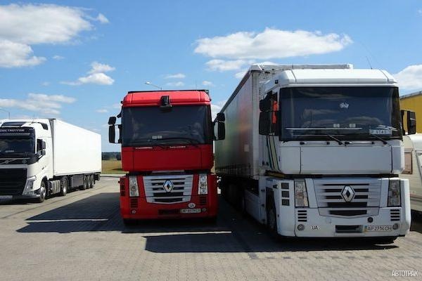 Украинским автоперевозчикам разрешили работать в ряде стран без "дозволов"