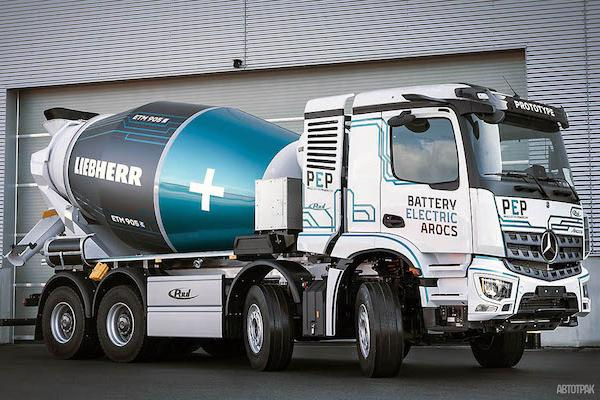 Дебют электрического Mercedes-Benz eArocs с бетономешалкой Liebherr