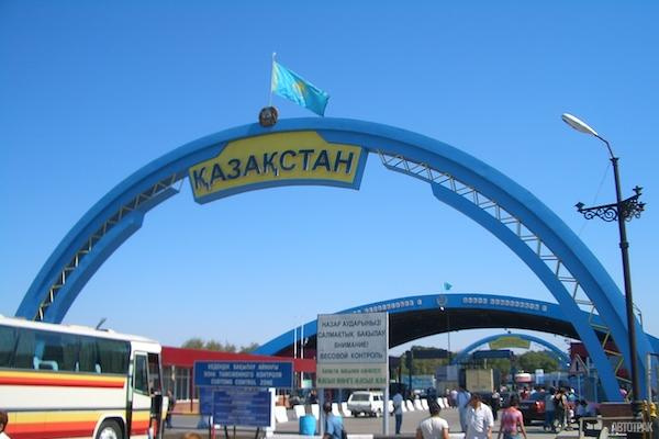 Китай отменяет коронавирусные ограничения на границе с Казахстаном