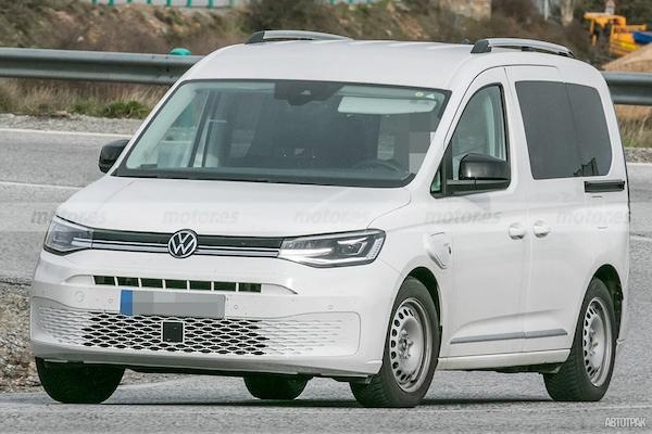 Volkswagen готовит новый Caddy PHEV: автомобиль заметили в ходе дорожных тестов