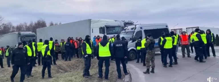На польской границе блокируют движение российских и белорусских фур