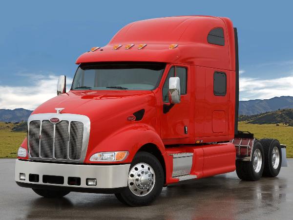 Peterbilt 387 - это типичный седельный тягач, но так полюбившийся дальнобойщикам. Модель производилась в период с 2002 года по 2010.