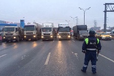 Почти 100 нарушений выявили полицейские в ходе операции «Грузовик» на МКАД