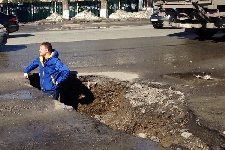 В Совете Федерации предложили запретить ямочный ремонт дорог