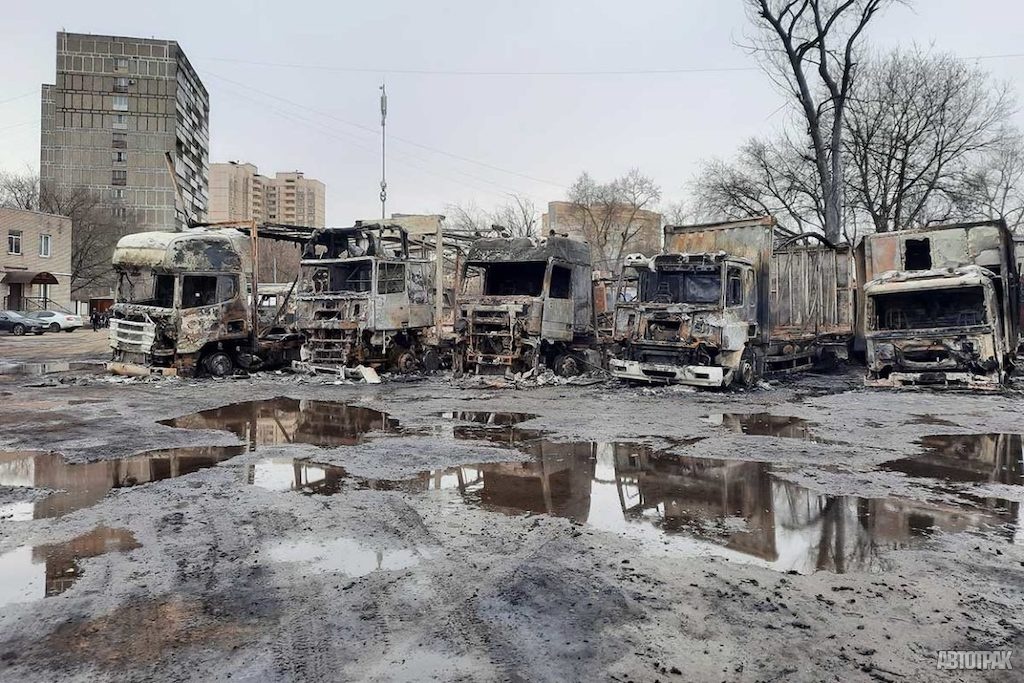 На севере Москвы в огне уничтожены 30 фур. Поджог и рейдерский захват?