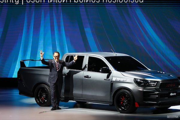 Toyota анонсировала доступный пикап и электрическую версию Hilux