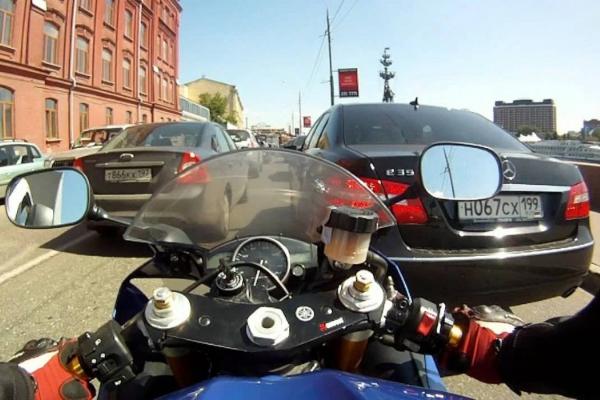 ГИБДД просят четко прописать запрет на движение мотоциклистов между рядами