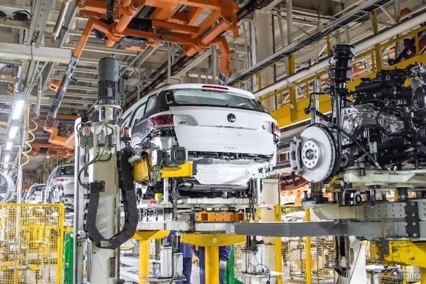 Экономика РФ успешно противостоит санкциям: Volkswagen думает что делать