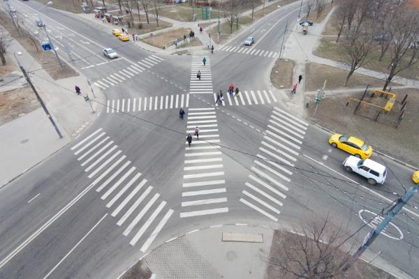 До конца года на 19 улицах Москвы появятся новые диагональные пешеходные переходы