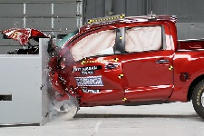 Nissan Titan неудачно выступил в краш-тестах IIHS