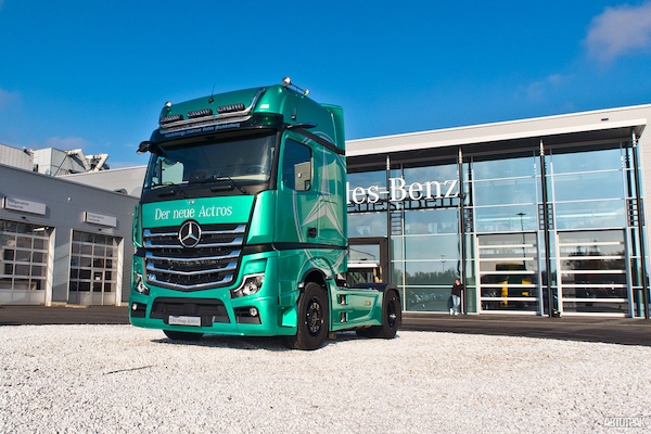 Mercedes-Benz Trucks будет внедрять новые системы безопасности
