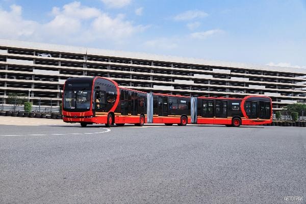 В Китае представили самый длинный электробус в мире
