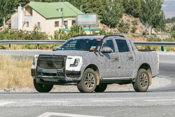 Ford выкатил на тесты подзаряжаемую версию пикапа Ranger нового поколения