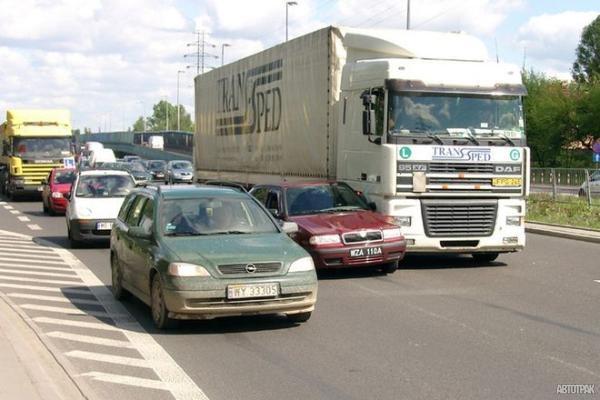 Польша ввела новое ограничение движения для грузовиков