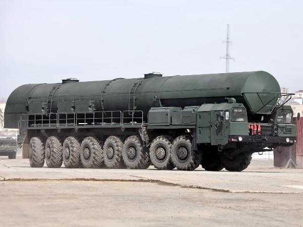 Медведев высказался за отказ от белорусских ракетовозов в пользу «КАМАЗов»