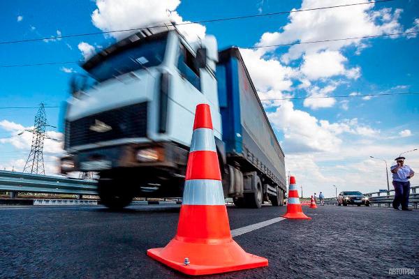 Транзитным большегрузам запретят въезд в Екатеринбург
