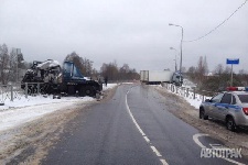 Водитель белорусской фуры погиб в ДТП на трассе Р-23 в Псковской области