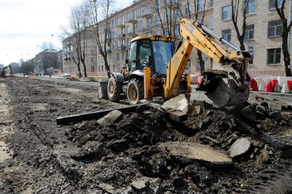 Чиновники планируют выделить еще 7 млрд рублей на ремонт дорог в Санкт-Петербурге
