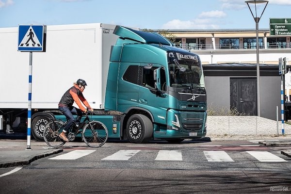 Volvo Trucks внедряет в свои грузовики новую систему безопасности