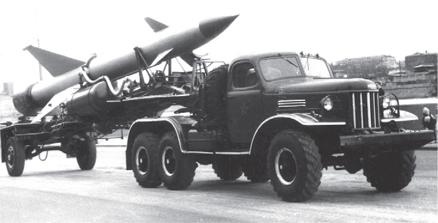 Седельный тягач ЗИЛ-157КВ с ракетным полуприцепом, 1958-1960 гг.