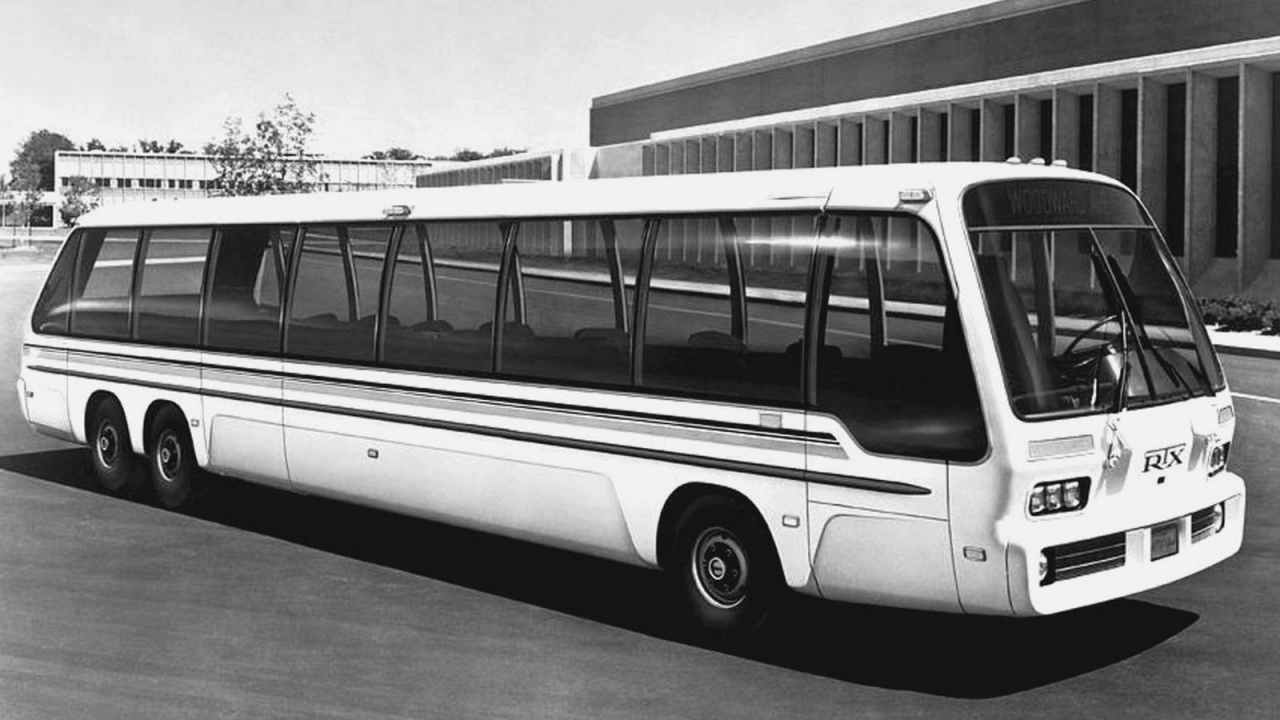 Экспериментальный скоростной трехосный автобус GM RTX с газовой турбиной GT-309. 1968 год