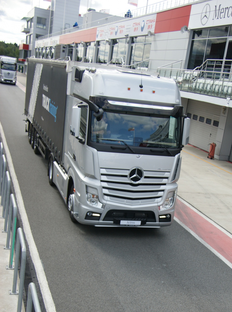 Mercedes-Benz Actros и Arocs нового поколения.JPG