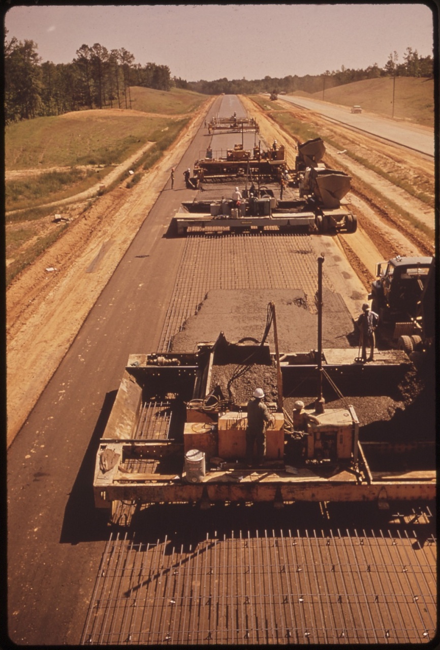 2 Так строили дороги в США в 1975 (I-55 в Миссисипи).jpg