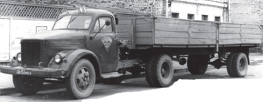 Седельный тягач ГАЗ-51П с полуприцепом-платформой, изготовленным в «Главмосавтотрансе», 1960 г.