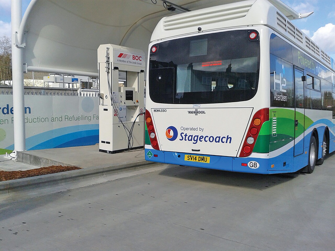 автобус на заправке водородом.jpg