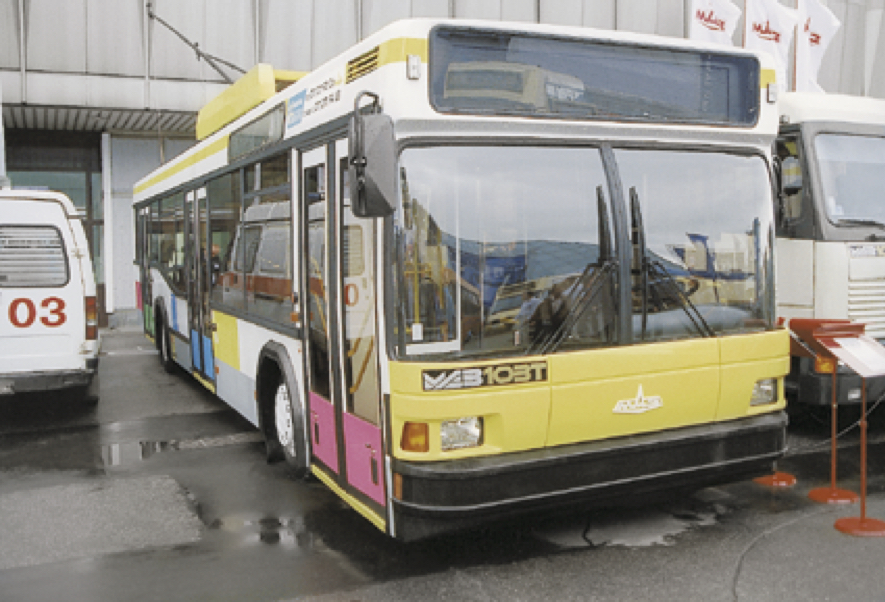 Троллейбус на основе нового городского автобуса Минского автозавода «МАЗ-105» вполне современен и способен решить проблему городского транспорта.