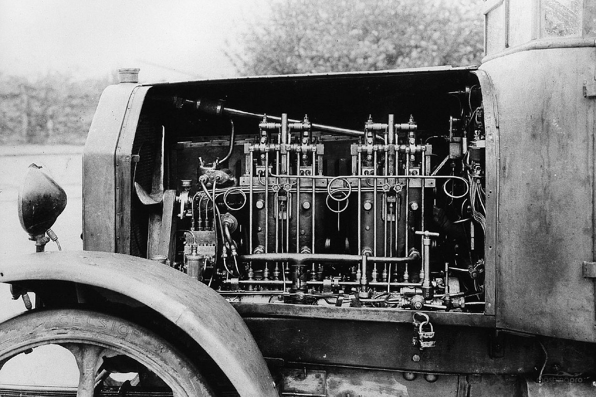 Один из первых грузовых автомобилей с дизельным двигателем