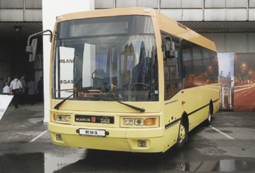 Автобусы Icarus средней вместимости: городской «Е-91» и туристический «Е-13», стали приятной неожиданностью.