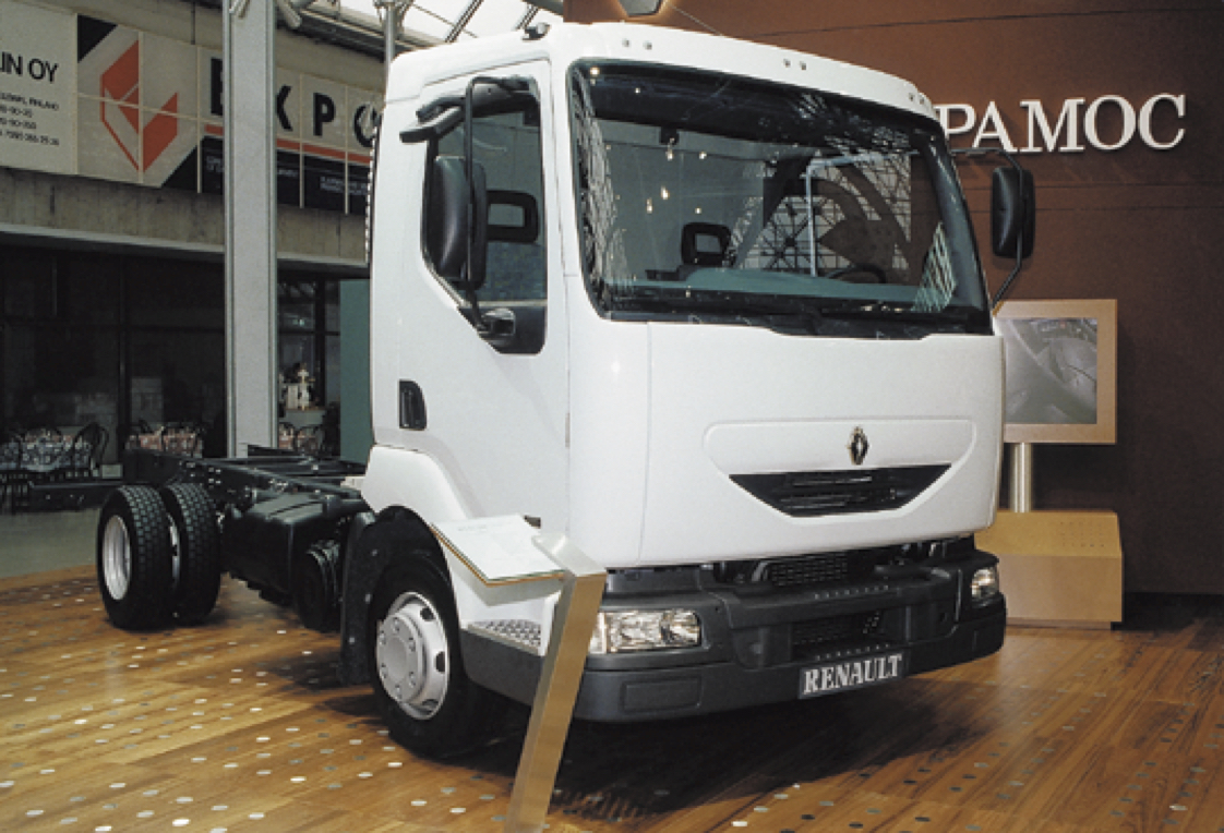 Фирма Renault представила два шасси: легкого грузовика Midlum и тяжелого Кегах для строительной техники.