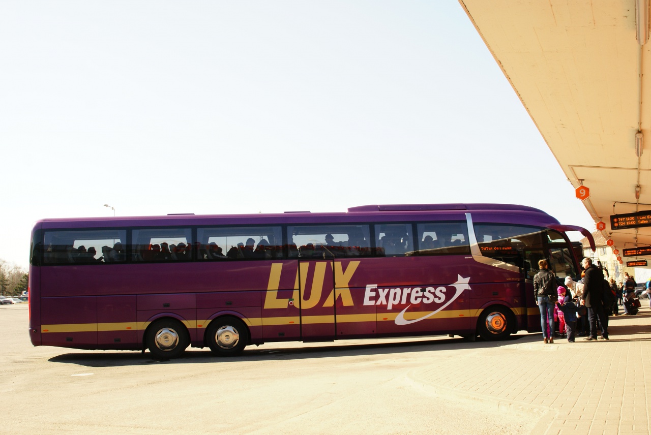 посадка на рейс LUX express автобус setra
