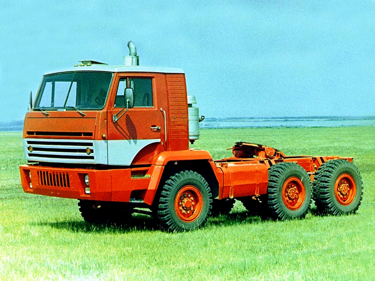 Экспериментальный магистральный тягач КАМАЗ-2Э6410 (1982 год)