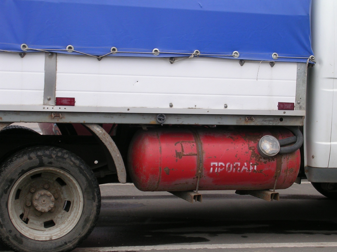 Баллон пропана на ГАЗели.jpg