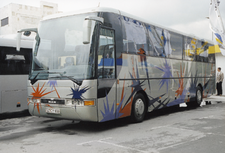 Автобусы MAN SU-13 пригородного сообщения и туристический лайнер MAN Lions Coach при ближайшем рассмотрении оказались турецкими подданными.