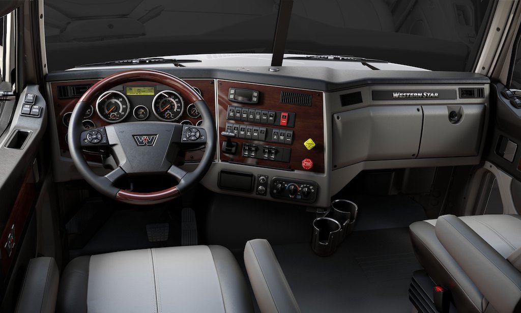 western_star_5700xe_5.jpeg