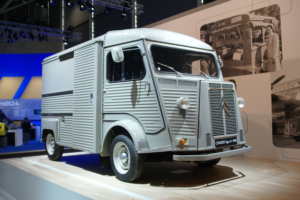 Великолепный, на мой взгляд, дизайн старого французского фургона с небольшими доработками может быть основой для современных развозных легких грузовиков..JPG