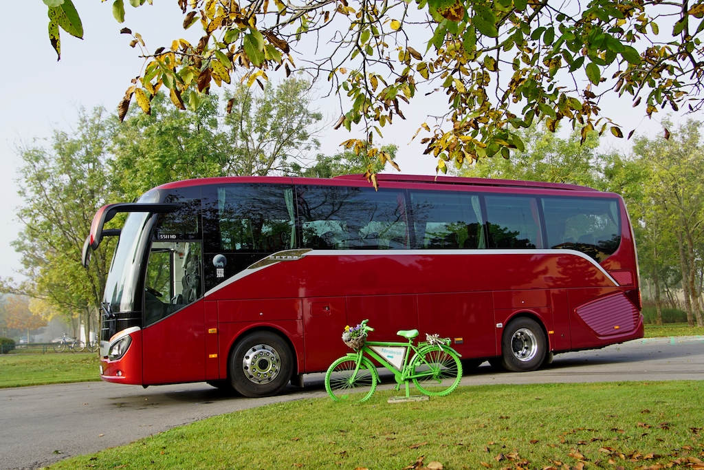 1 Setra 511 HD.jpg