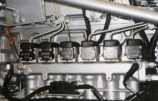 Самый мощный двигатель на магистральных грузовиках DAF - 530 л.с. Для каждого цилиндра - индивидуальный насос высокого давления