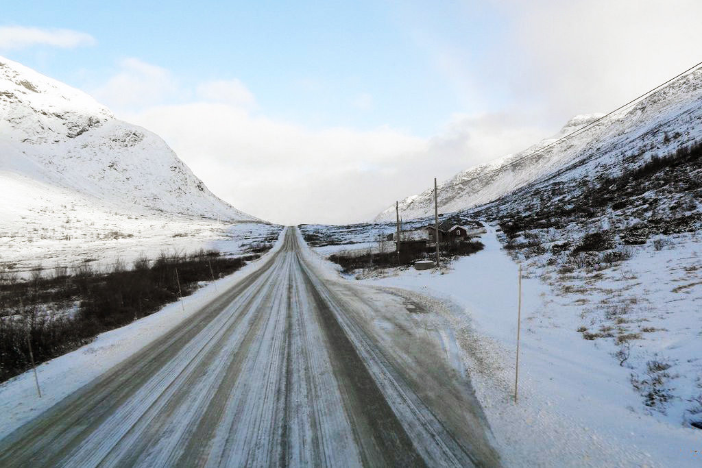 Зимние дороги в Норвегии после реагента.jpg